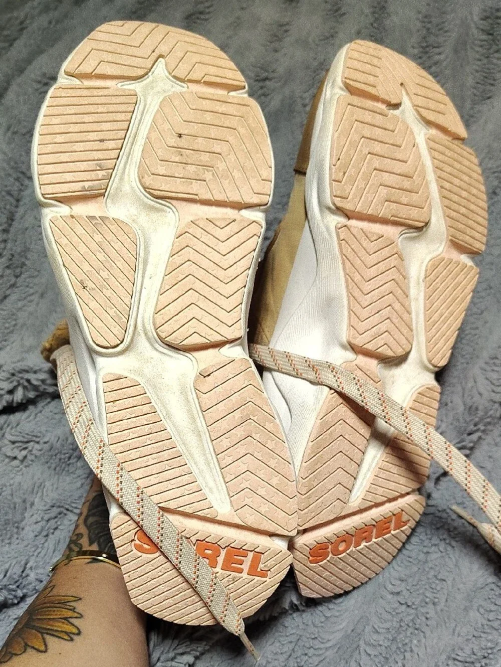 Sorel lightweight lace